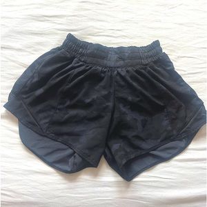 Lululemon Size 2 TALL Black Camouflage Hotty Hot Shorts